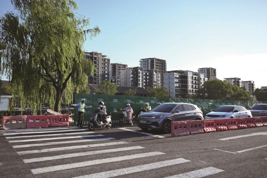 甪里街南半幅道路提前半月通車(chē)